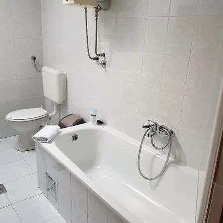Bella Vista Apartment *